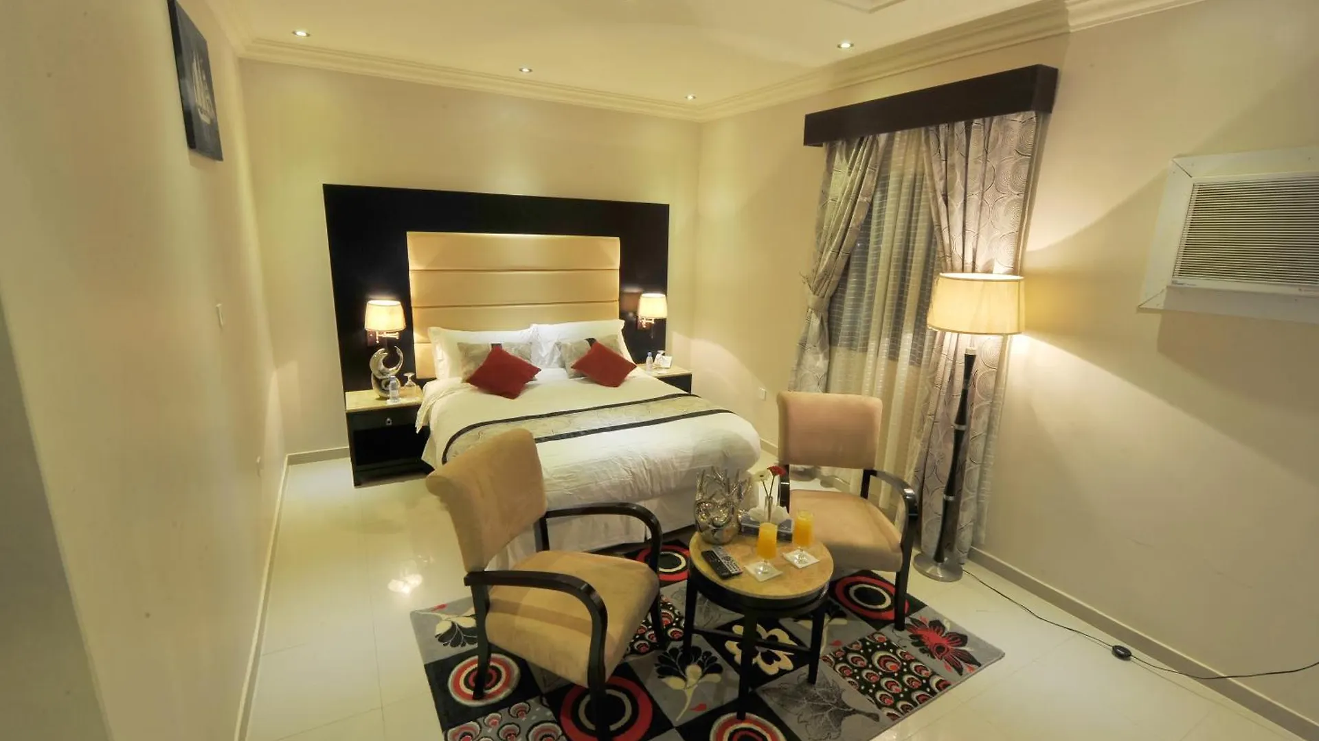 Al Janaderia Suites 7 Riad