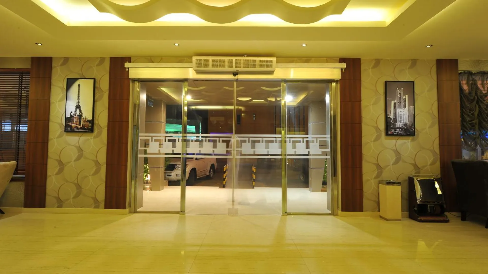 Al Janaderia Suites 7 Riad Apartahotel